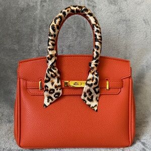 🧡✨ Trendy Orange Top Handle Handbag ✨🧡